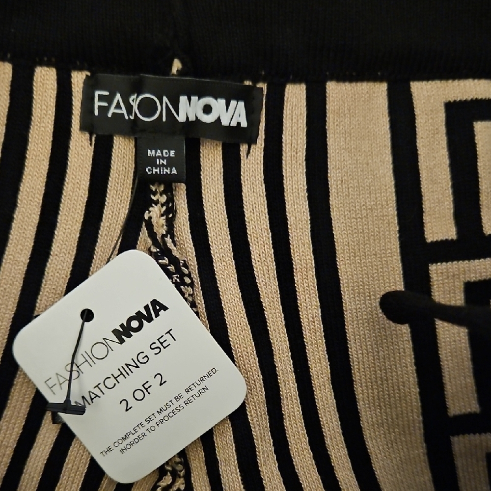 Fashion Nova Black and Cream Geometric Jumpsuit - Picture 6 of 6